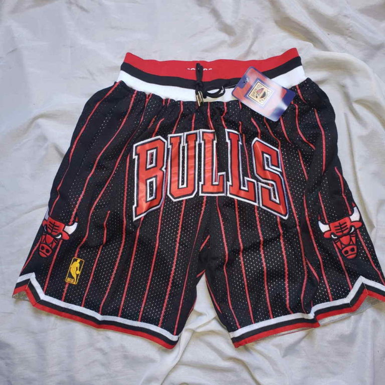 Chicago Bulls 1996-97 Throwback Black Strip Shorts photo review