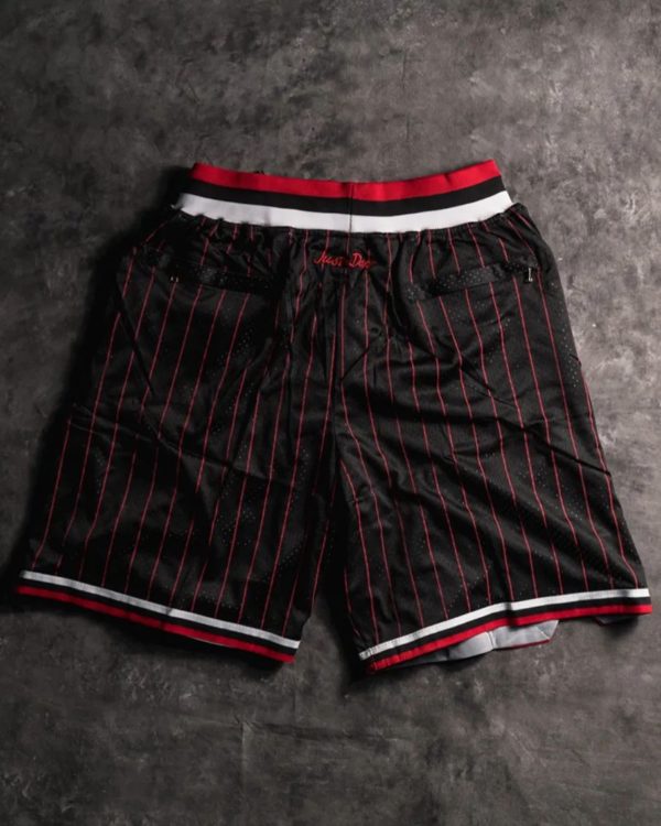 Chicago Bulls Shorts Black Strip back