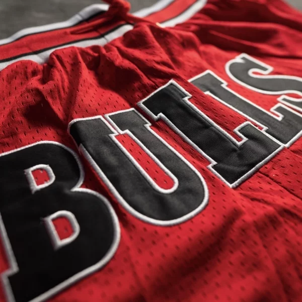 Chicago Bulls Shorts Red logo