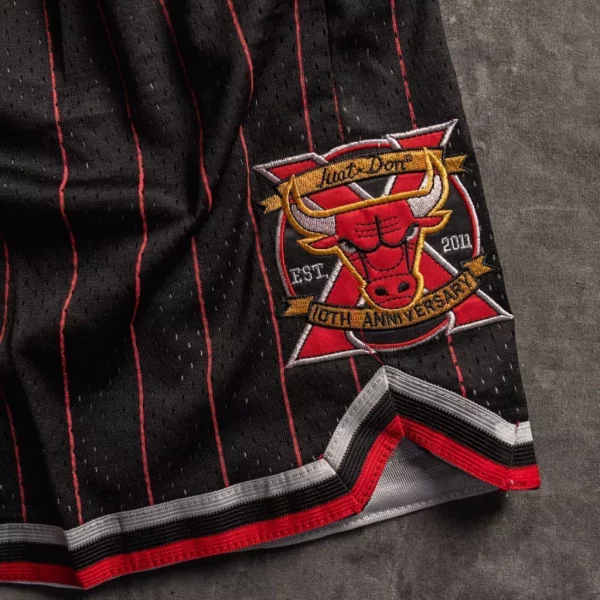 Chicago Bulls Black Red Strip CHICAGO Shorts logo