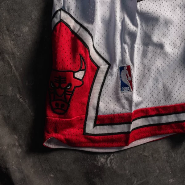 Chicago Bulls Throwback White Shorts logo