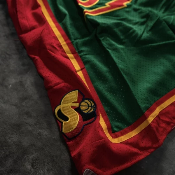 Seattle Supersonics Shorts Green logo